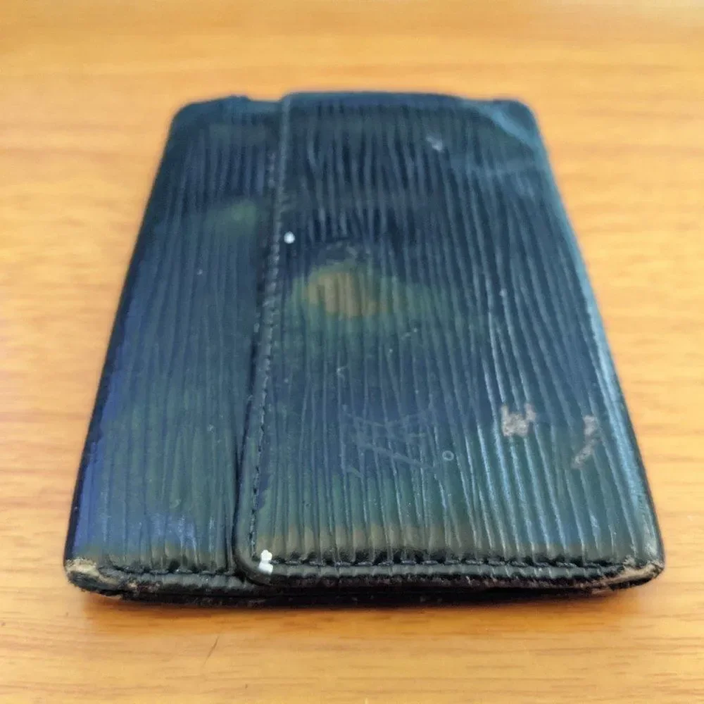 Louis Vuitton Epi Key Holder/Wallet #905💥PRICE DROP💥